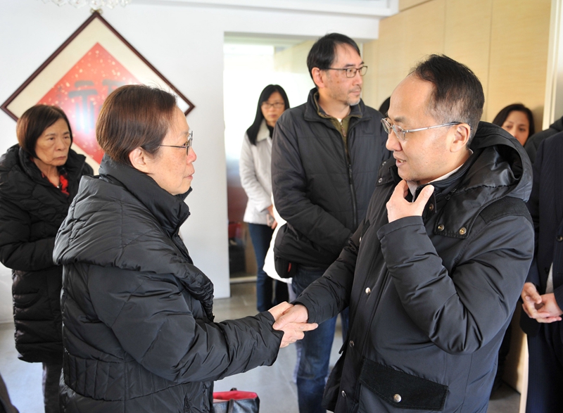 王志民主任慰问饶公女儿饶清绮(左一,饶清芬(左二.