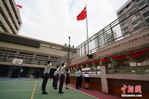 香港多所学校元旦举行升旗仪式迎接新年