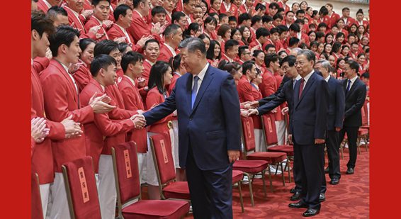 习近平接见第33届奥运会中国体育代表团