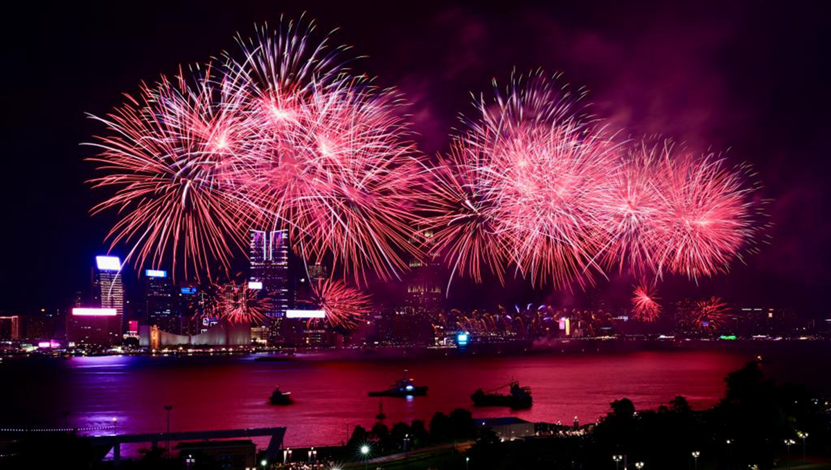 煙花盛宴閃耀香港祝福祖國