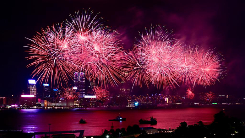 烟花盛宴闪耀香港祝福祖国